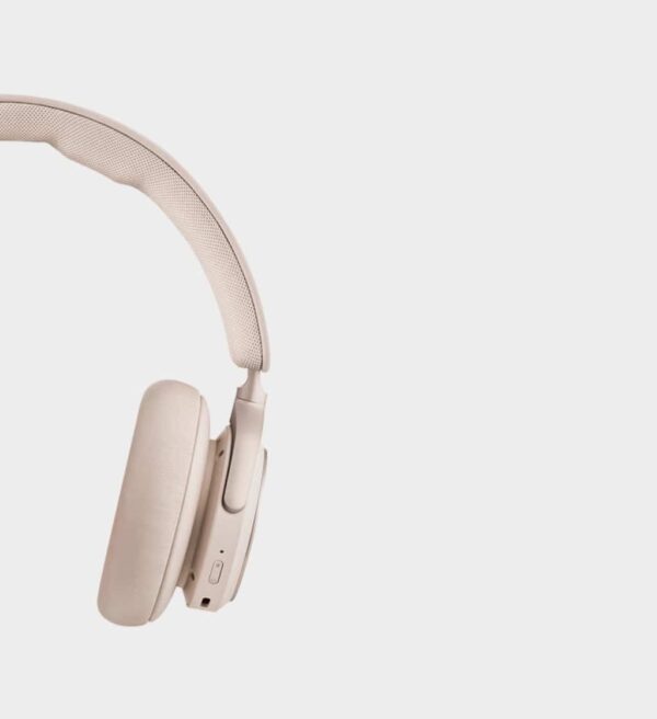 ⁦Comfortable over-ear headphones⁩ - الصورة ⁦3⁩